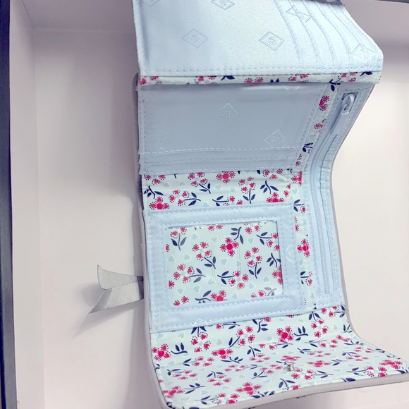 Vera Bradley wallet. Excellent condition. - Picture 4 of 5